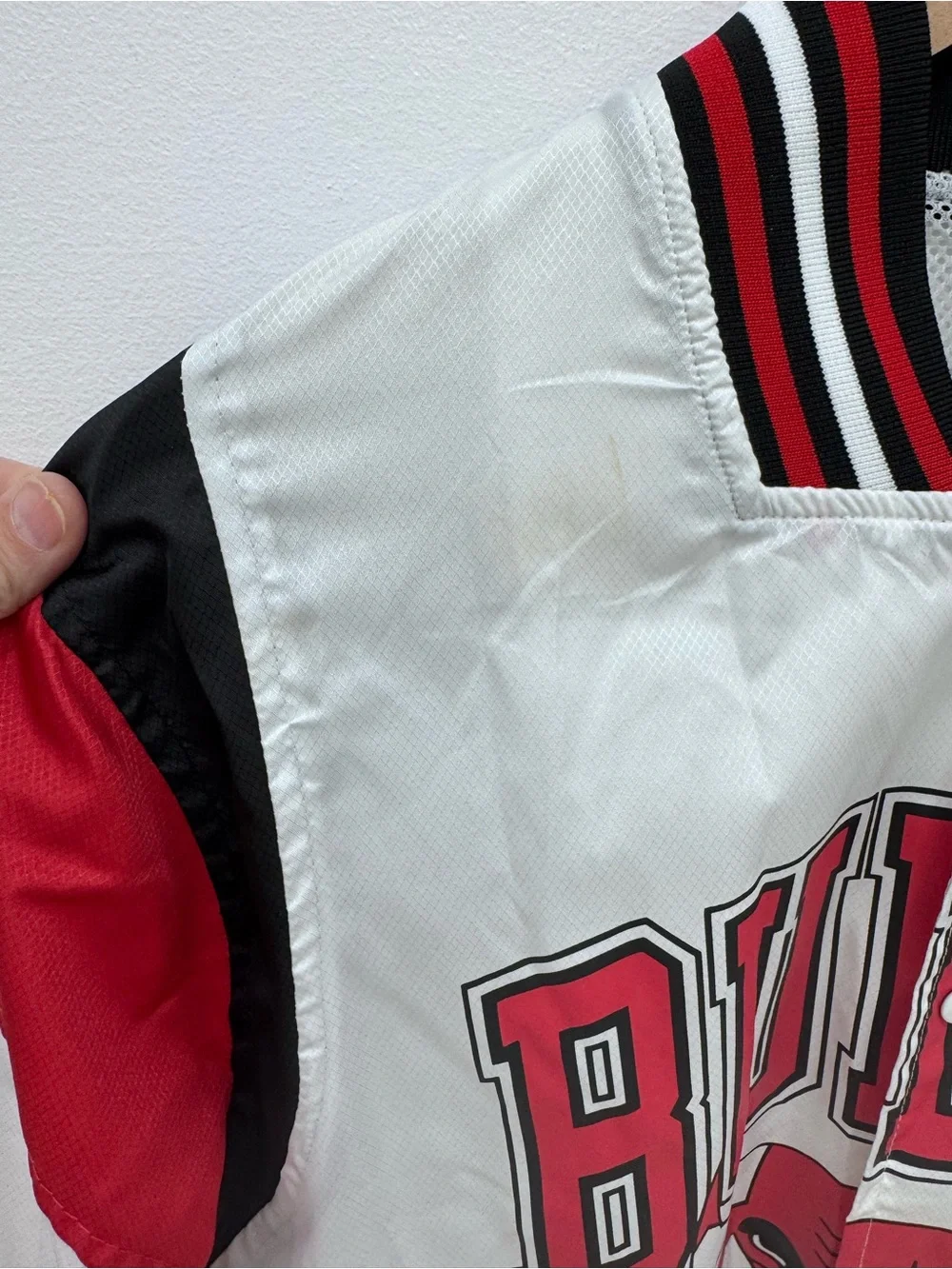Vintage windbreaker chicago bulls Sz LG NBA Jacket